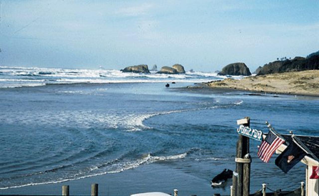 Webb'S Scenic Surf 호텔 캐논비치 외부 사진